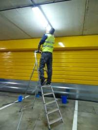 limpieza tubos de luz garajes madrid